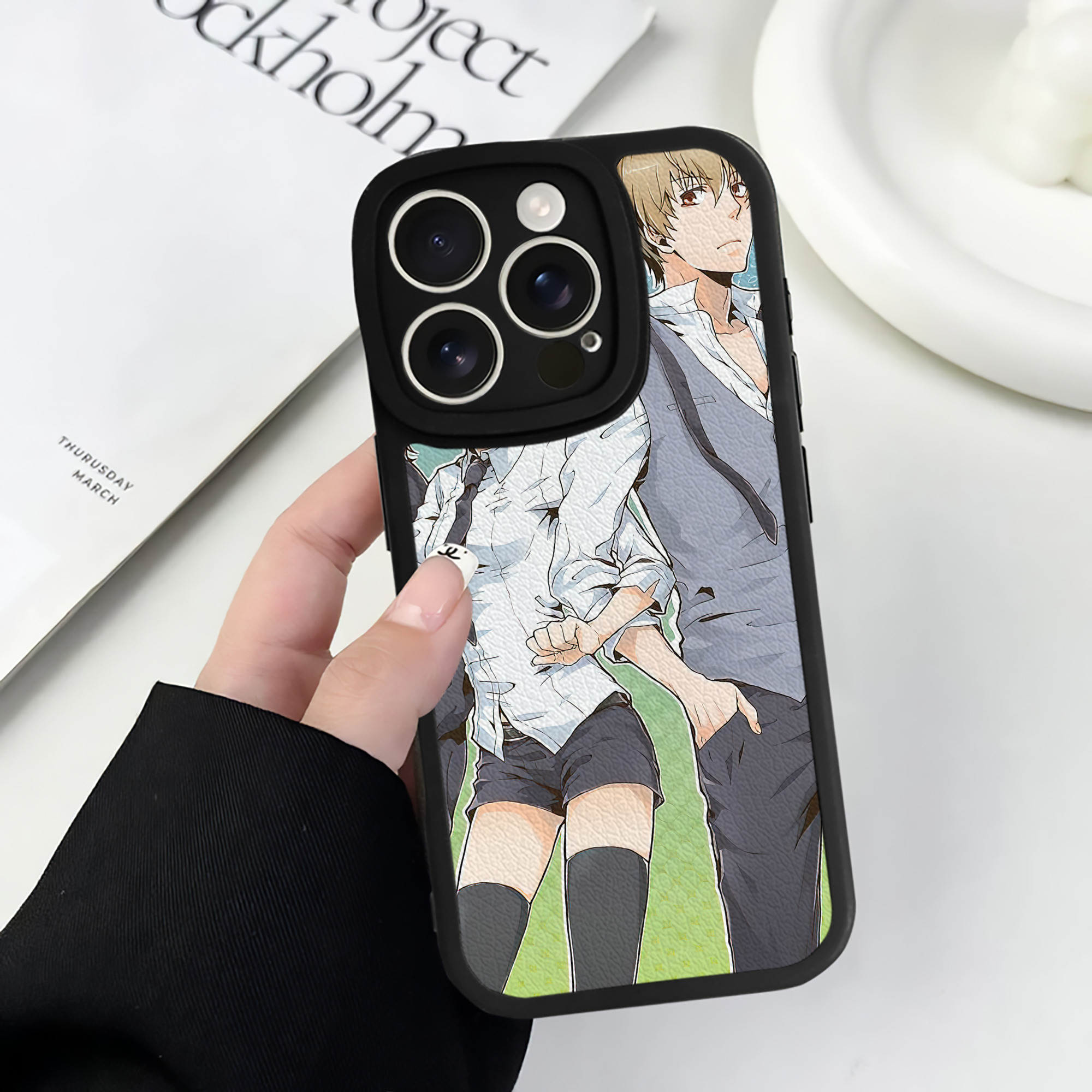 （画像用） ぎんたま 坂田銀時（さかたぎんとき） 神楽 志村新八（しむら しんぱち） GINTAMA Sakata Gintoki Kagura Shimura Shinpachi 【iPhone 16シリーズ対応】シリコンスマホケース（レザー調） 材質：シリコン